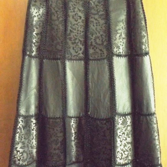 Black leather skirt. Size 10 Lightly used (#EV467) - Picture 3 of 5